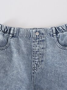 SHEIN 女童牛仔套裝，春秋新款，甜美休閒風，淺藍色水洗牛仔，經典翻領牛仔外套，搭配鬆緊腰直筒牛仔褲，白色+粉色對比蝴蝶結毛巾刺繡設計，結合雪花洗水工藝，寬鬆版型，柔軟舒適面料，春秋新款女童牛仔套裝 - 淺色水洗藍 - 查看 6