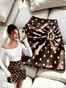 SHEIN Franclia 春夏秋冬四季穿搭，復古棕色波點扭結迷你裙，金屬扣飾高腰中長裙，優雅裙裝，休閒穿著 - 棕色 - 查看 1