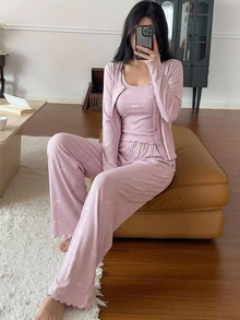 DAZY 3件組蝴蝶結圖案滿版印花女款睡衣套裝，包含開襟衫、細肩帶背心、長褲 - 紫色 - 查看 4