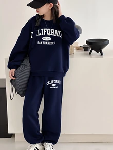 青少年女孩舒適休閒極簡英文標語印花寬鬆圓領長袖套頭運動衫與錐形運動褲套裝，適合居家與外出，深綠色，聖誕 - 藏蓝色 - 查看 5