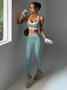 Dewbera Dewbera 女款極簡短版掛脖背心與交叉腰拼色長褲運動套裝 - 藍色 - 查看 6