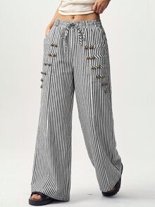 Bohemela Celana Panjang Wanita Motif Garis dengan Dekorasi Kancing - Hitam dan Putih - View 11