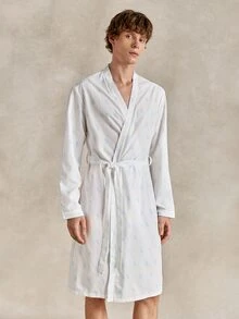 EverLounge Jubah Santai Pria Motif Cetak Seluruh Permukaan dengan Sabuk untuk Musim Gugur - Blue and White - View 1