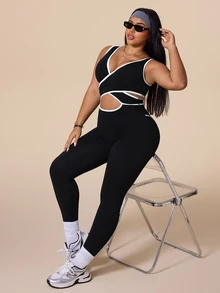 SHEIN Rhythm Era بدلة رياضية نسائية مقاس كبير بتصميم مفرغ وألوان متباينة بقصة ضيقة - الأسود - مشاهدة 3