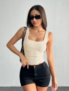 SHEIN PETITE 休閒百搭白色深U領工字背心上衣 - 杏色 - 查看 3