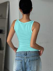 DAZY 女款純色極簡休閒背心，適合度假與街頭穿搭 - 綠色 - 查看 3