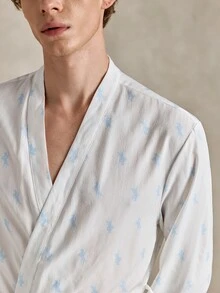 EverLounge Jubah Santai Pria Motif Cetak Seluruh Permukaan dengan Sabuk untuk Musim Gugur - Blue and White - View 2