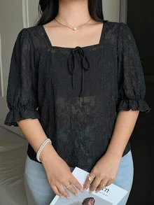 Dazy Plus 蝴蝶結裝飾蕾絲泡泡短袖優雅百搭春夏杏色T恤 - 黑色 - 查看 5