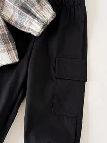 SHEIN Vintaside Kids 2件組男嬰外套式襯衫與工裝長褲套裝，復古咖啡白格紋印花，口袋鈕扣設計，長袖領口，加厚戶外秋冬聖誕假期學院風 - 黑色 - 查看 4