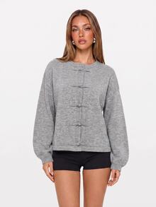 Avantive Sweater Lengan Panjang Wanita Model Streetwear Bergaya Vintage Lembut dengan Kancing Katak - Grey - View 7