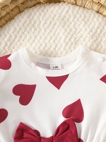 SHEIN 新生兒 2 件套，春/秋季，粉色溫柔風，愛心印花，蝴蝶結飛袖套頭上衣與蝴蝶結長褲，修身版型，適合外出、休閒、運動、聚會與派對 - 酒紅色 - 查看 9