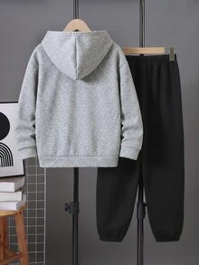 SHEIN 青少年男孩秋季新品休閒極簡足球圖案時尚經典英文字母運動風街頭風Y2K衛衣與長褲兩件套，適合夏季長袖連帽舒適衛衣兩件套，適合秋冬 - 彩色 - 查看 3