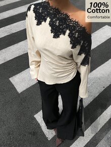 Siren Gaze 女款蕾絲拼接不對稱肩休閒法式優雅日常上衣，黑色花卉，適合早午餐、茶會、秋季 - 杏色 - 查看 3