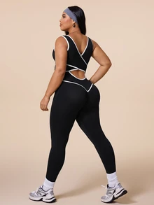 SHEIN Rhythm Era بدلة رياضية نسائية مقاس كبير بتصميم مفرغ وألوان متباينة بقصة ضيقة - الأسود - مشاهدة 2