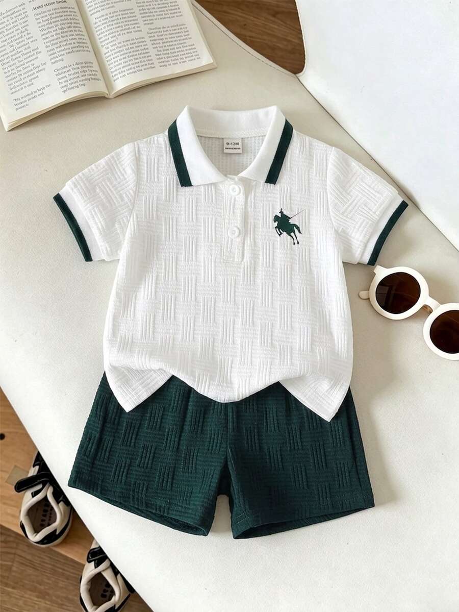 Souflis Souflis 男嬰夏季深綠色學院風提花 Polo 衫與短褲 2 件套,小馬印花翻領短袖套裝,適合日常穿著、聚會與度假 - 墨綠色 - 查看 1