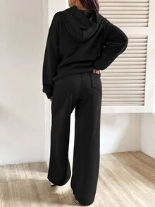 SHEIN طقم من قطعتين للحوامل: سويت شيرت بغطاء رأس وأكمام طويلة بلون موحد وبنطلون طويل بخصر قابل للتعديل - الأسود - مشاهدة 2
