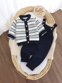 SHEIN Vintaside Kids 男嬰時尚毛衣套裝！圓領長袖條紋開襟衫，搭配精緻外套與內搭細肩帶連身褲，為寶寶打造全新休閒吊帶褲風格。柔軟親膚，讓寶寶享受溫暖童年，兩件式設計，穿著更方便 - 藏蓝色 - 查看 4