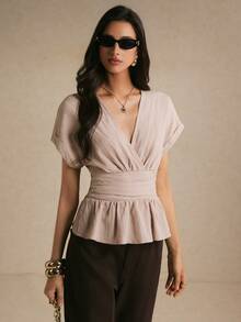 Poéselle Atasan Wanita Warna Polos Model V-Neck Lengan Pendek Model Batwing yang Mengencangkan Pinggang - Aprikot - View 2