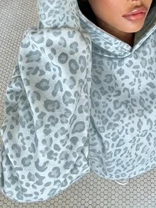復古學院風美式豹紋，青少年女孩休閒極簡寬鬆舒適無刷毛連帽衛衣，適合秋冬日常穿著 - 白色 - 查看 3