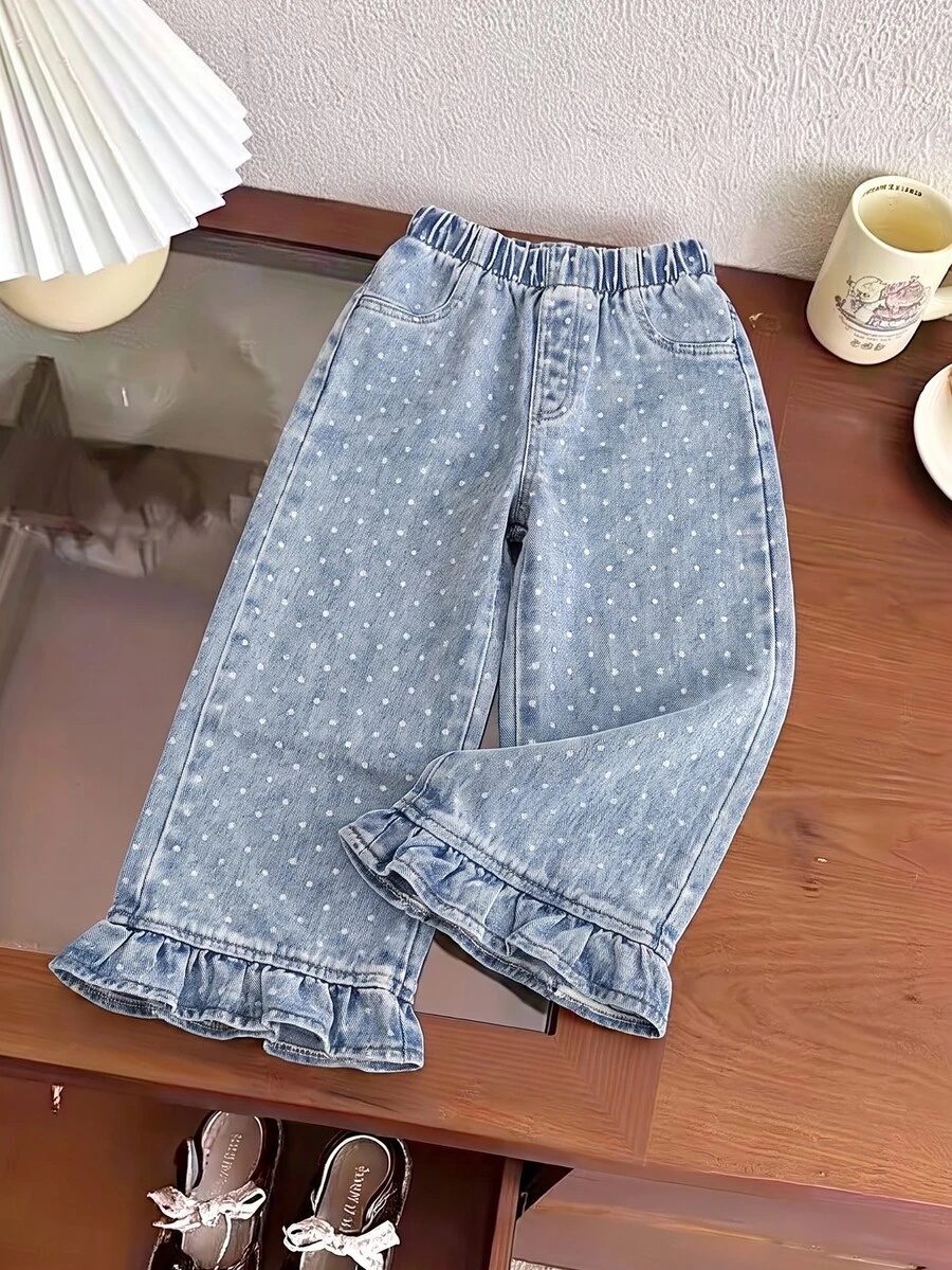 SHEIN Playful Pals 女童牛仔長褲,四季休閒可愛風,復古淺藍色彈性腰頭與荷葉邊褲腳設計,白色波點印花與雪洗效果,寬鬆直筒寬腿版型,柔軟舒適面料,時尚百搭,適合派對、外出等多種場合,新款四季女童牛仔長褲 - 淺色水洗藍 - 查看 1