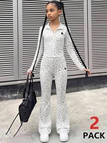 SHEIN 少女豹紋修身休閒兩件套，半拉鍊立領短版長袖上衣搭配喇叭長褲，身上飾有小馬印花，袖口指孔設計，彈性柔軟面料，韓系溫柔休閒風，適合日常購物、居家與外出穿著，收腰剪裁凸顯身形線條 - 淺灰色 - 查看 1