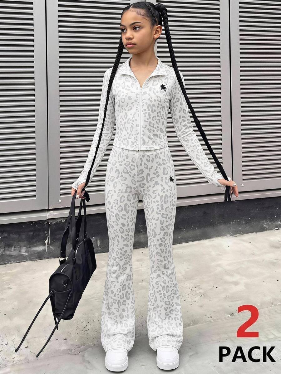 SHEIN 少女豹紋修身休閒兩件套,半拉鍊立領短版長袖上衣搭配喇叭長褲,身上飾有小馬印花,袖口指孔設計,彈性柔軟面料,韓系溫柔休閒風,適合日常購物、居家與外出穿著,收腰剪裁凸顯身形線條 - 淺灰色 - 查看 1