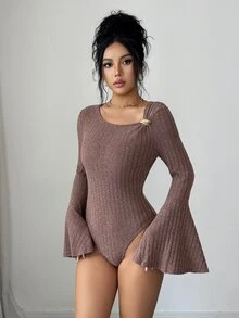Elenzga Bodysuit Wanita Lengan Panjang Bentuk Lonceng dengan Hiasan Gesper Logam Warna Polos - Coklat - View 3
