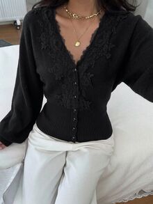 Siren Gaze 女款新款秋季蕾絲拼接V領收腰針織開襟衫，黑色浪漫優雅，適合茶會與日常穿著 - 黑色 - 查看 7