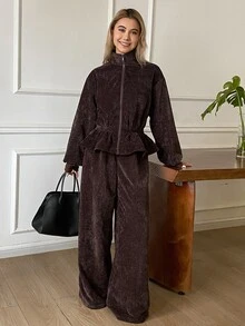 DAZY Setelan 2 Potong Elegan untuk Wanita: Jaket Korduroi yang Mengencangkan Pinggang dan Celana Panjang Lurus untuk Musim Gugur - Burgundy - View 3