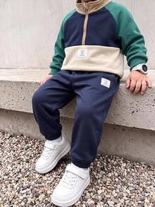 SHEIN Jungen Herbst/Winter Fleece Kinder gebürstet dick kleiner Stehkragen Ärmel Vordertasche einfarbig Sweatshirt und Hose 2-teiliges Set, Trainingsanzug - Verschiedenfarbig - Übersicht 5