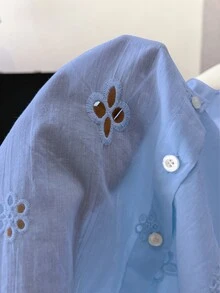 INAWLY 大尺碼女款鏤空刺繡長袖單排扣休閒襯衫 - 藍色 - 查看 7