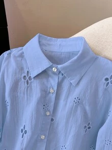 INAWLY 大尺碼女款鏤空刺繡長袖單排扣休閒襯衫 - 藍色 - 查看 4