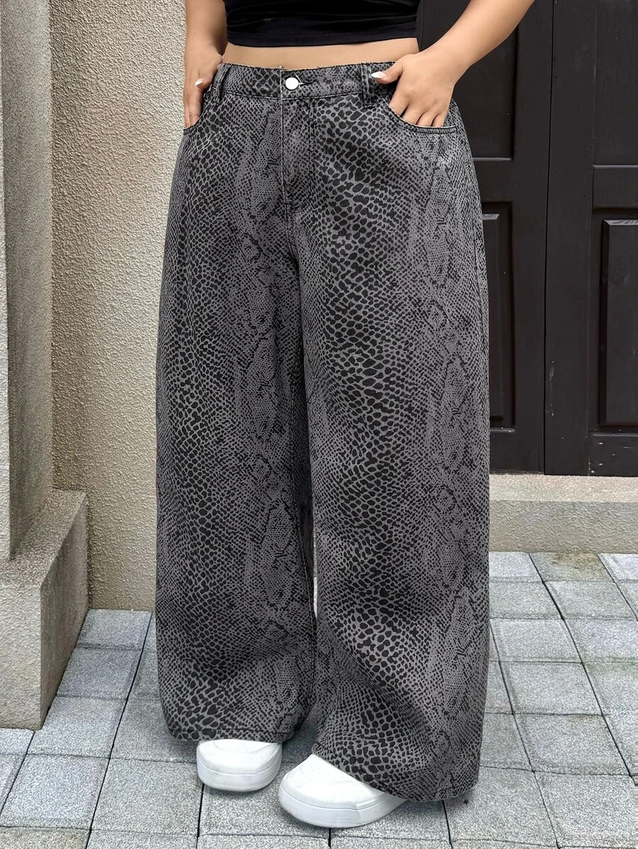 Flexra Celana Jeans Denim Motif Ular Longgar dengan Kantong Kancing Serbaguna untuk Ukuran Plus