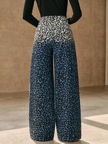 Anewsta Celana Jeans Wanita Model Terbaru Motif Leopard dengan Hiasan Rhinestone Tebal dan Potongan Lurus - Biru - View 7