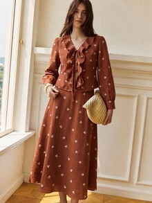 Écloséra Vintage Red-Brown Base White Floral French V-Neck Ruffle Tie Top Long Sleeve & A-Line Skirt 2-Piece Set, Gentle Ruffle Collar With Front Tie Design, Low Saturation Retro Color Tone - Brown - View 8