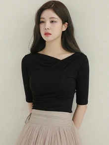 DAZY 女款純色不對稱領修身短袖T恤 秋季 - 黑色 - 查看 3