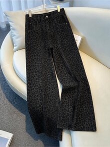 GlowEve CURVE Celana Jeans Denim Motif Leopard Kasual Wanita Ukuran Besar dengan Kantong Kancing - Hitam - View 2
