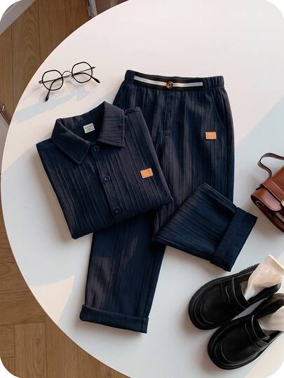 SHEIN 2 pezzi Set casual quotidiano comodo per ragazzi giovani con decorazione a motivo logo cervo, camicia bianca a maniche lunghe con colletto e pantaloni, adatto per uscite, scuola, riunioni quotidiane, autunno/inverno, outfit per il ritorno a scuola, outfit autunnali