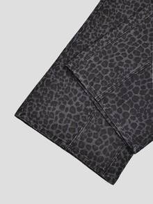 GlowEve CURVE Celana Jeans Denim Motif Leopard Kasual Wanita Ukuran Besar dengan Kantong Kancing - Hitam - View 4