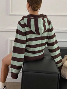 DAZY 女款條紋拼接對比色方領半排扣修身短袖T恤 - 藍色 - 查看 2