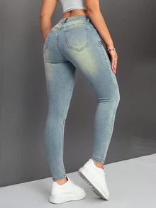 SHEIN PETITE 女款修身休閒百搭牛仔褲，附口袋 - 淺色水洗藍 - 查看 2