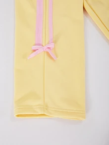 SHEIN Explorewe Casuvi 女童 2 件套 粉色針織套頭衛衣與長褲，蝴蝶結裝飾，側縫配色條紋細節，寬腿長褲，美式可愛簡約休閒風，適合春秋日常穿著、運動與度假 - 黃色 - 查看 8