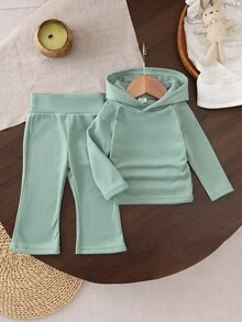 SHEIN 女嬰時尚運動風連帽長袖上衣與喇叭褲套裝 - 綠色 - 查看 1