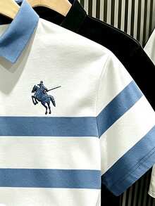 Manfinity Hypemode 復古丹寧風藍白對比條紋 Polo 衫，小馬標誌印花，藝術短袖上衣，男女款圖案 T 恤，夏季休閒日常百搭上衣 - 彩色 - 查看 3