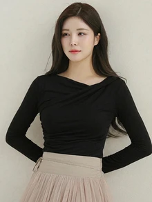 DAZY 女款優雅不對稱領口百褶長袖T恤 - 黑色 - 查看 3