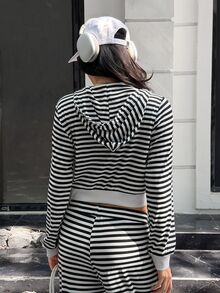 K-Vae Setelan Kasual 2 Potong Wanita: Sweatshirt Lengan Panjang Bergaris dengan Resleting dan Celana - Hitam dan Putih - View 2