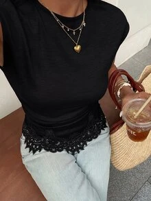 Serisse 女款純色圓領蕾絲下擺修身T恤 - 黑色 - 查看 15