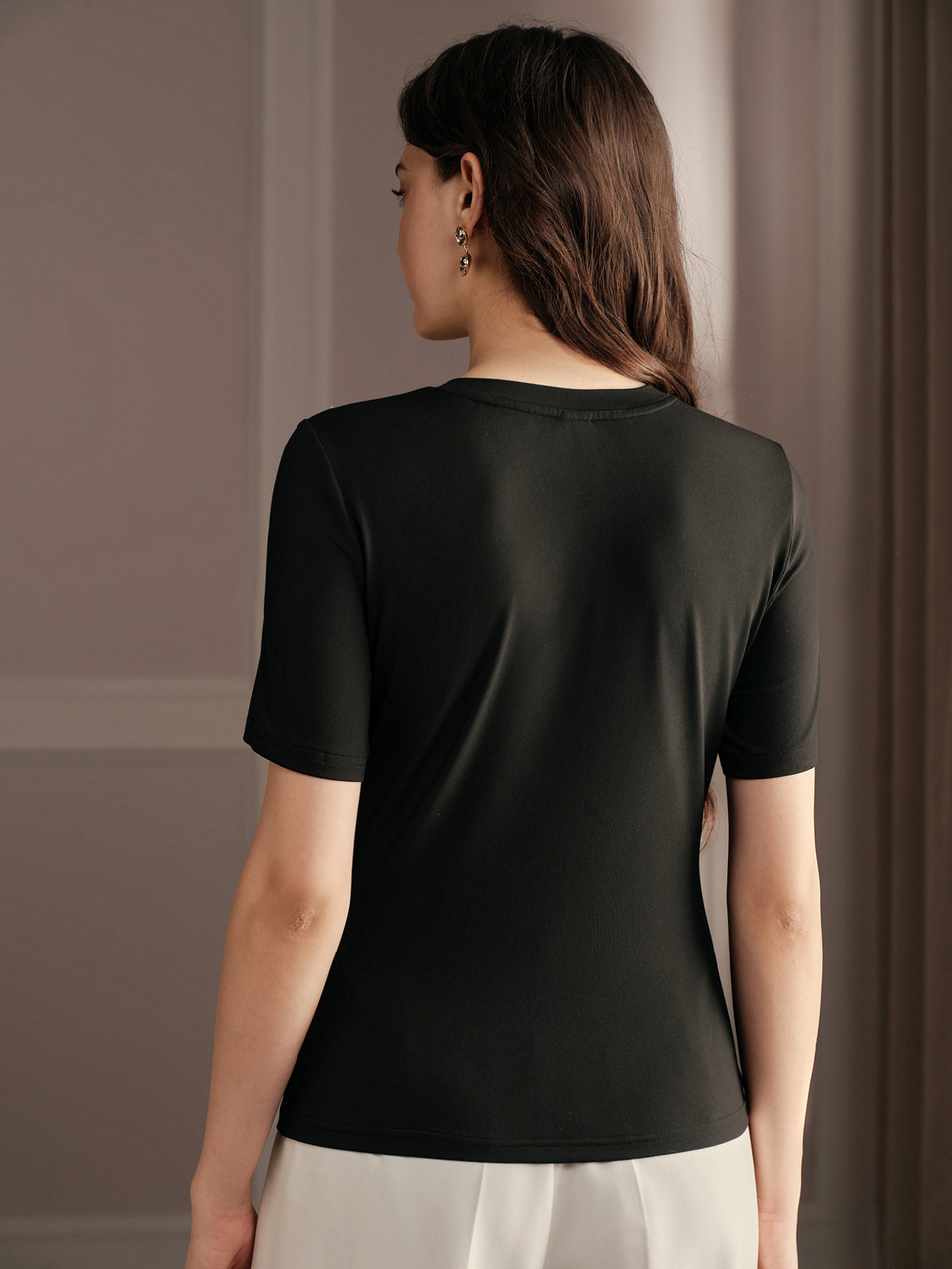 Anewsta Women's Elegant Modern Heavy Applique Fitted Crew Neck T-Shirt