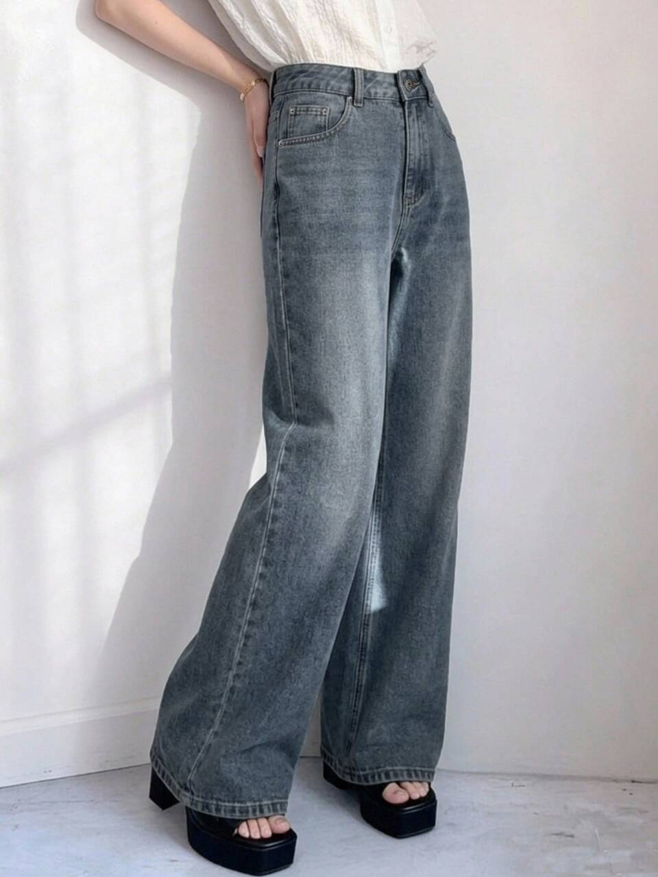 Women's Casual Versatile Daily Travel Denim Jeans With Pocket And Button