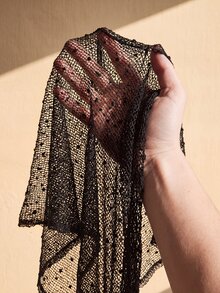 SHEIN ICON 女款大尺碼春夏網紗鏤空杏色上衣 - 黑色 - 查看 8